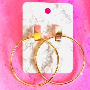 Gold hoop like earrings